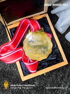 Medali Badminton Indonesia Open Gold