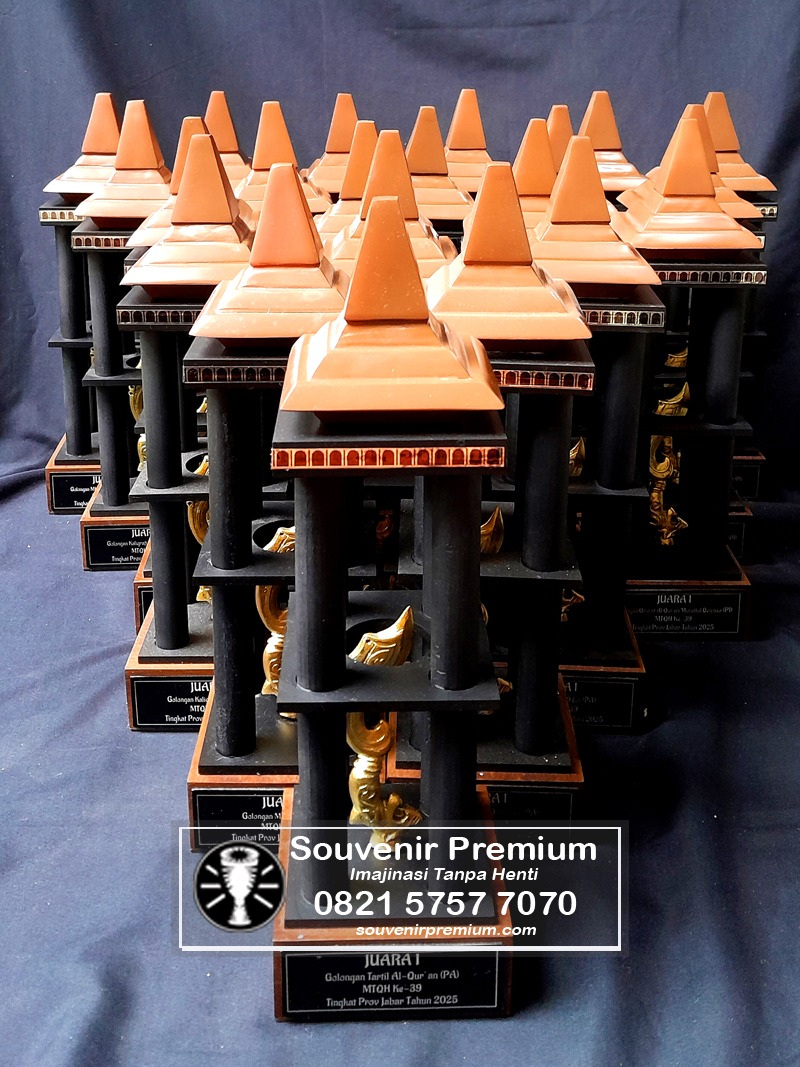 piala mtqh jabar, piala MTQ, piala MTQ custom, piala lomba MTQ, piala kejuaraan MTQ, piala Musabaqah Tilawatil Quran, piala MTQ akrilik, piala MTQ resin, piala MTQ logam, piala penghargaan MTQ, piala islami custom, piala kayu, piala kayu custom, piala kayu premium, piala kayu elegan, piala kayu ukir, piala kayu penghargaan, piala kayu kejuaraan, piala kayu perusahaan, piala kayu instansi, piala kayu eksklusif